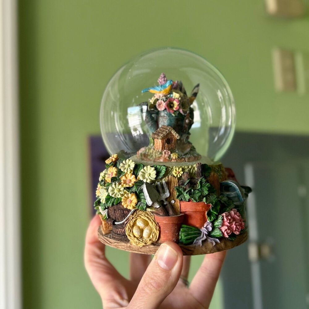 VTG Charming Encased Garden Textured 3D Floral Cottagecore Globe Accent Decor - Picture 4 of 9